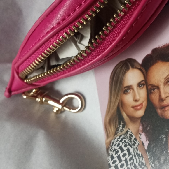 Diane von Furstenberg Pink Lip Shaped Coin Purse/Pouch - Picture 9 of 14